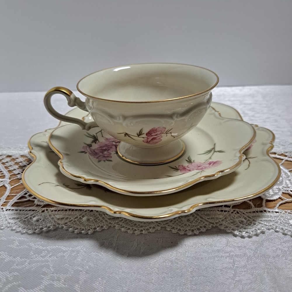 Hutschenreuther Selb Bavaria Tea Set Trio Ivory Pink Floral Gold Gilt Excellent